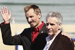 David Cronenberg y Viggo Mortensen posan para los fotógrafos. (Foto: Reuters)