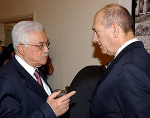 Abu Mazen y Ehud Olmert, durante la reunin que mantuvieron el pasado 10. (Foto: EFE)