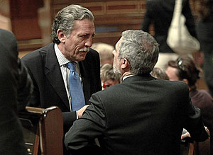 Diego Lpez Garrido y Gaspar Llamazares, durante el Pleno del Congreso. (Foto: Kike Para)