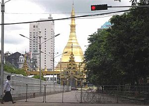 Una imagen de las calles de Rangun tras las manifestaciones. (Foto: AP)