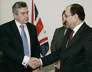 Gordon Brown, en Bagdad, con Nuri al Maliki. (Foto: REUTERS)