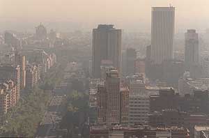 Smog en Madrid (Foto: Ángel Casaña)
