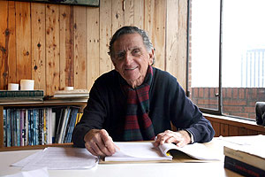 El arquitecto colombiano Rogelio Salmona, en una imagen de 2006. (Foto: EFE)