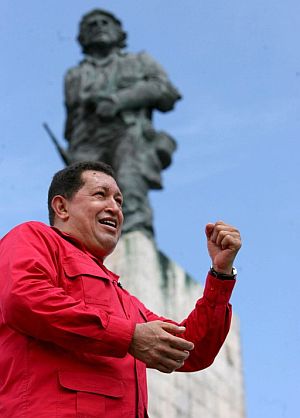 Chávez, durante su programa 'Aló Presidente' desde el Mausoleo del Che. (Foto: EFE)
