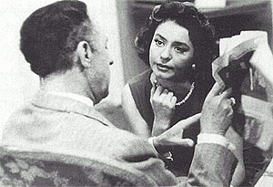 Fotograma de la primera telenovela emitida, 'Senda Prohibida'. (Foto: alma-latina.net)