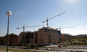 Construccin de pisos en el PAU de Las Tablas. (Foto: Carlos Alba)
