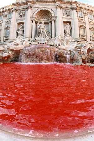 La Fontana, teida de rojo. (Foto: AFP)