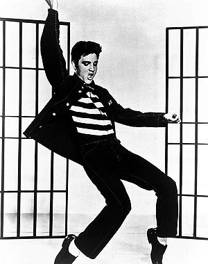 Elvis baila su xito 'Jailhouse Rock'. (Foto: AP)