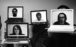 Trabajadores en internet (Foto: Santi Cogolludo).