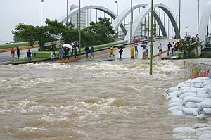 Los damnificados por las inundaciones se han contado por cientos de miles. (Foto: EFE)