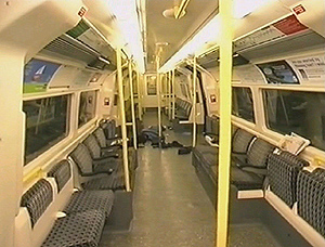 El cuerpo de Menezes, en un vagn del metro de Londres. (Foto: AP)