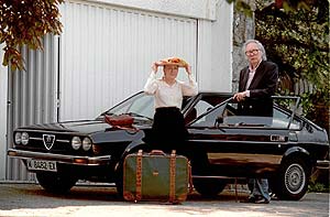 Imagen indita de la pareja, a punto de irse de viaje en abril de 1998. (Foto: C. Barajas)