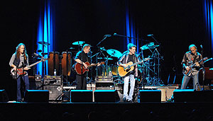 The Eagles, el pasado da 31, en un concierto en Londres. (Foto: AP)