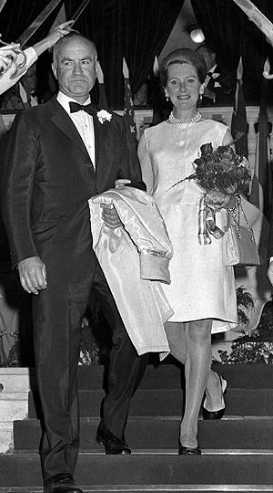 Peter Viertel y su esposa, Deborah Kerr, en San Sebastián en 1967. (Foto: EFE)