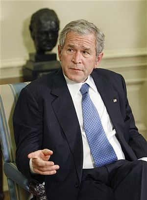 Bush, durante su rueda de prensa. (Foto: AP)