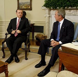 Bush y Erdogan, en el Despacho Oval. (Foto: AP)
