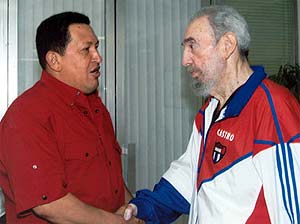 Hugo Chávez y Fidel Castro, en un encuentro reciente. (Foto: REUTERS)