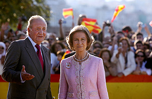 Los Reyes de Espaa, durante su visita a Ceuta el pasado 5 de noviembre. (Foto: AFP)