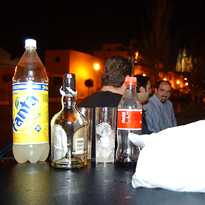 La suciedad suciedad dejada tras las marchas nocturnas es uno de los aspectos que más preocupan en Manacor (foto: Jordi Avellà).
