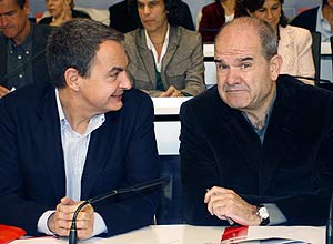 Zapatero, con Chaves, al inicio de la reunin del Comit Federal. (Foto: EFE)