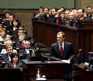 El primer ministro polaco, Donald Tusk, durante su discurso ante el Sejm (Parlamento) en Varsovia. (Foto: EFE)