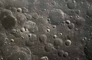 Primera foto de la superficie lunar tomada por la nave 'Cheng E I' (Foto: Efe)