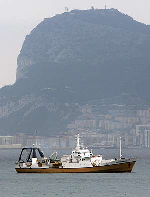 El barco de la empresa Odyssey, frente a las costas de Gibraltar. (Foto: REUTERS)