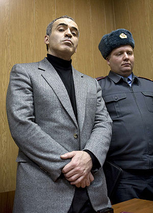 Kasparov, en el tribunal tras ser detenido durante una marcha contra Putin. (Foto: REUTERS)