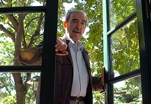 El poeta Juan Gelman, en una visita a la Residencia de Estudiantes de Madrid. (Foto: Begoña Rivas)