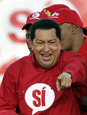 Chvez, durante el cierre de su campaa por el referndum de la Carta Magana. (Foto: REUTERS)