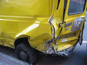 Estado de la furgoneta tras la colisin. (Foto enviada por el autor del post)