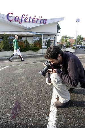 Un fotgrafo toma imgenes del lugar donde tuvo lugar el ataque. (Foto: Carlos Garca)
