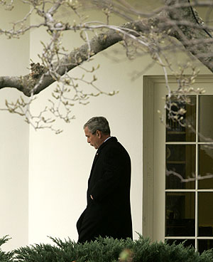 Bush sale del Despacho Oval. (Foto: AP)
