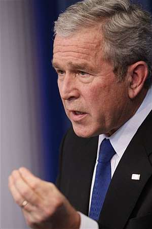 Bush, durante una conferencia de prensa. (Foto: AP)