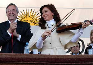 Cristina Kirchner contina tocando la misma meloda que su marido. (Foto: EFE)