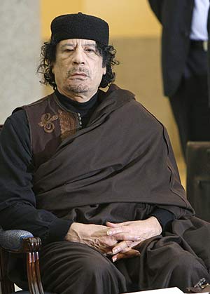 Gadafi, durante su reunin con los empresarios espaoles. (Foto: EFE)