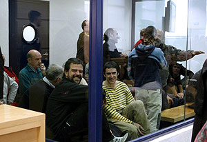 Algunos de los acusado ríen durante la lectura de la sentencia. (Foto: EFE)