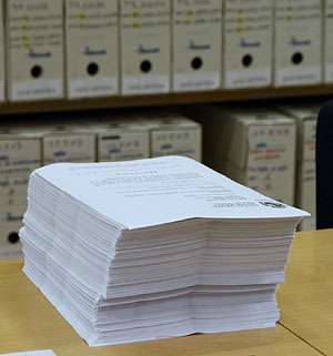 La sentencia por el sumario contra el entorno de ETA, de ms de 1.100 folios. (Foto: EFE)