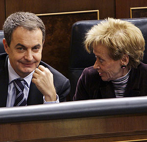 Zapatero y la vicepresidenta, Mara Teresa Fernndez de la Vega, en el Congreso. (Foto: EFE)