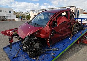 Estado de coche accidentado en Gran Canaria. (Foto: EFE)