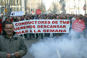Un momento de la manifestacin de los conductores de autobs. (Foto: Antonio Moreno)