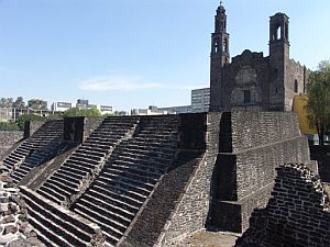Aspecto de la pirmide hallada en la zona arqueolgica de Tlatelolco, al norte de Ciudad de Mxico, que permitir conocer detalles de la vida de los mexicas durante la edificacin de la Gran Tenochtitln de 1325 a 1338. (Foto: EFE)