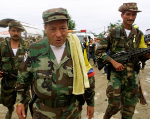 'Tirofijo' llama a las FARC a combatir con tcticas de guerrilla. Imagen del ao 2000. (Foto: REUTERS)