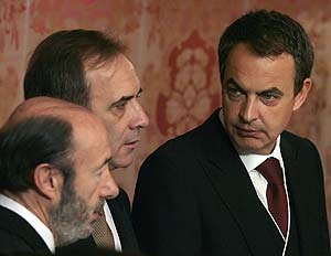 Rodrguez Zapatero, Alfredo Prez Rubalcaba y Jose Antonio Alonso (Foto: AFP)