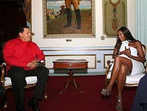 Chvez y Campbell dialogan durante un encuentro en octubre. (Foto: AFP)