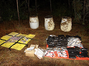 Material explosivo que se halló este martes en el zulo de Huesca. (Foto: EFE)