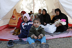 Un grupo de refugiados iraques en un campo. (Foto: REUTERS)