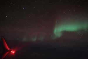 Imagen compuesta que muestra la lluvia de meteoritos y la aurora boreal (Foto: Jeremie Vaubaillon, Caltech, NASA)