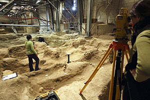 Vista de las excavaciones del subsuelo de la catedral de Vitoria. (EFE)