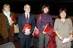 Gaspar Llamazares con representantes de clnicas abortistas. (EFE)